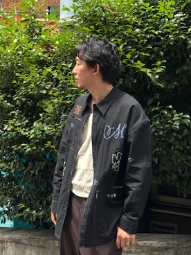 「Knuth Marf（クヌースマーフ）のembroidered shirt(unisex)（シャツ/ブラウス、ブラック系）」を使った、Knuth Marfさん（レディース・159cm）の夏コーディネート