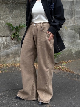 「Knuth Marf（クヌースマーフ）のwide bell-bottom denim pants（デニムパンツ、ブラウン系）」を使った、Knuth Marfさん（レディース・159cm）の夏コーディネート
