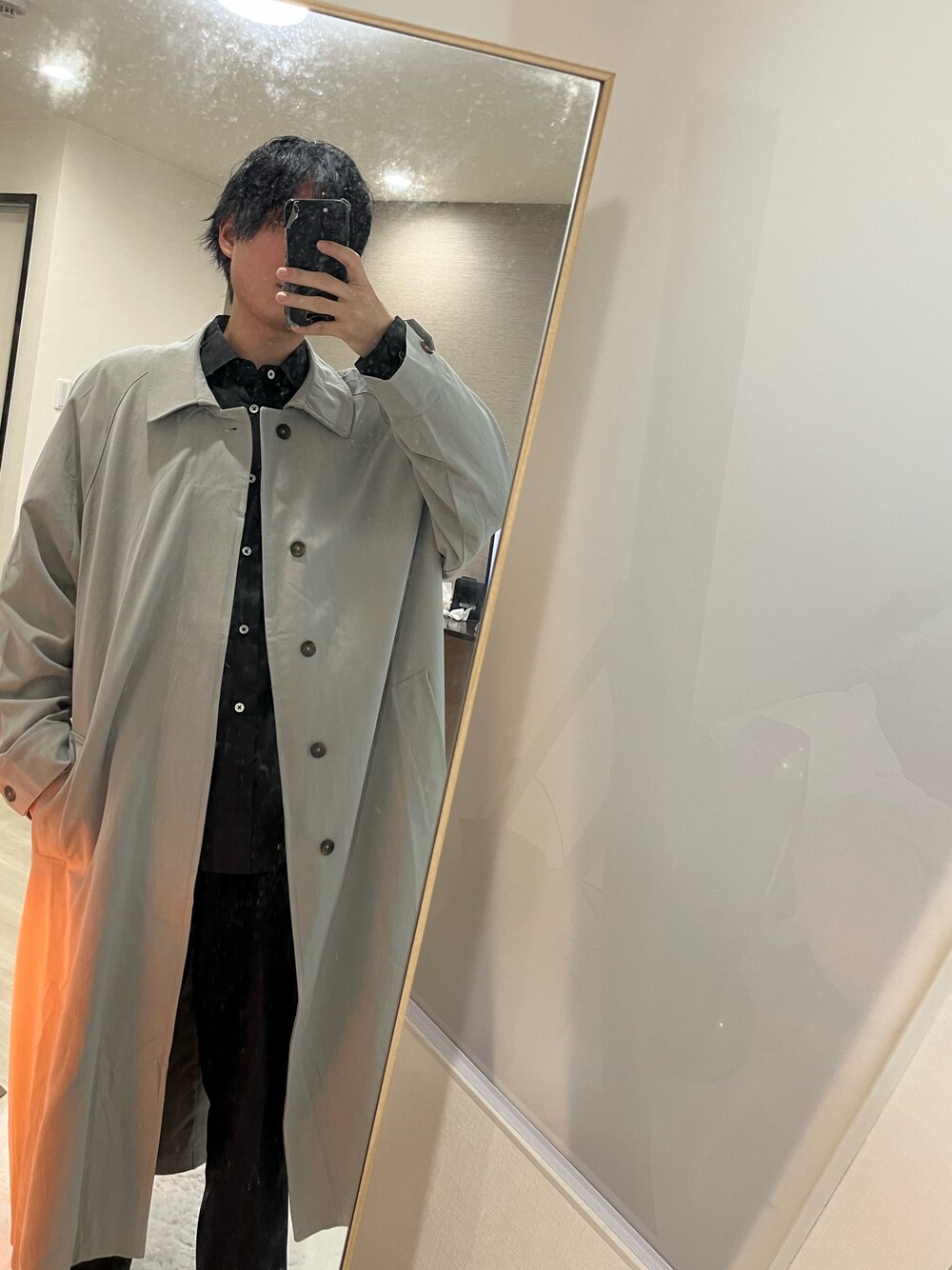 「ワイドパンツ、デニム、remer、WYM、WYM LIDNM、プチプラ、プチプラコーデ、きれいめカジュアル、デートコーデ、デート、カジュアルコーデ、大人カジュアル、カジュアル、ゆるコーデ、お出かけコーデ」｜「remerのloose soutien collar long coat/ルーズステンカラーコート（ステンカラーコート、グレー系）」を使った、yuuukeyさん（メンズ・164cm）の冬コーディネートの1枚目の写真