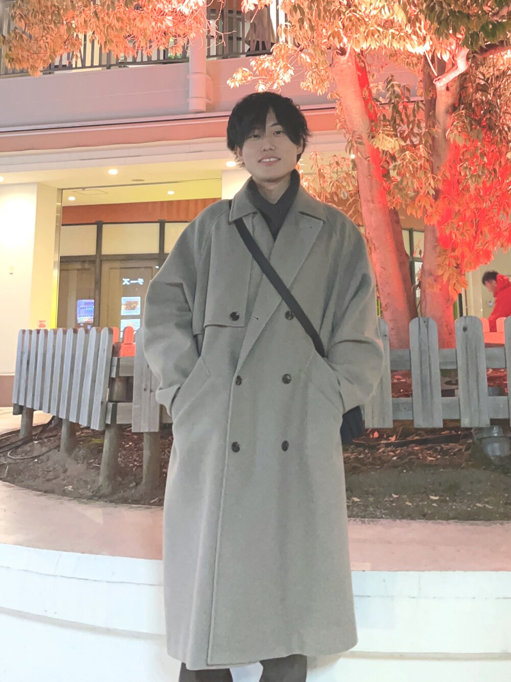「Junred、UNIQLO、PUBLIC TOKYO、WYM、WYM LIDNM、冬コーデ、きれいめカジュアル、タートルネック、デート、デートコーデ、ユニクロ、カジュアルコーデ、シンプル、オトナカジュアル、プチプラ」｜「JUNREDの【Trend Design】ドルマントレンチオーバーコート（トレンチコート、ベージュ系）」を使った、yuuukeyさん（メンズ・164cm）の冬コーディネートの1枚目の写真