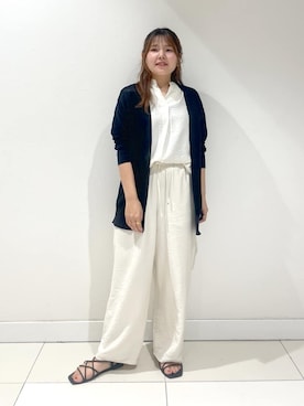 「INDIVI（インディヴィ）の【洗える／和紙混素材】ドライタッチニットカーディガン（カーディガン/ボレロ、ブラック系）」を使った、YUUKIさん（レディース・157cm）の夏コーディネート