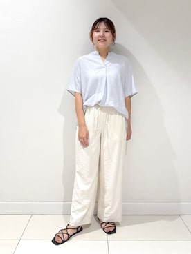 「INDIVI（インディヴィ）の【洗える／UVケア／SETUP可能】スキッパードルマンブラウス（シャツ/ブラウス、グレー系）」を使った、YUUKIさん（レディース・157cm）の夏コーディネート