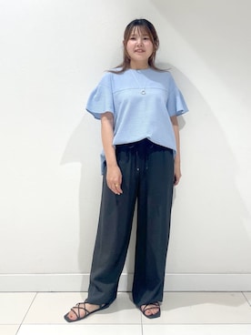「INDIVI（インディヴィ）の【洗える／体型カバー】凹凸素材フレアデザイントップス（Tシャツ/カットソー、ブルー系）」を使った、YUUKIさん（レディース・157cm）の夏コーディネート