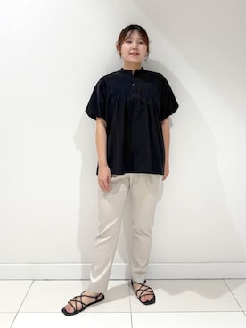 「INDIVI（インディヴィ）の【通気性◎撥水／UV／SETUP可能】アクティブブラウス（シャツ/ブラウス、ブラック系）」を使った、YUUKIさん（レディース・157cm）の夏コーディネート