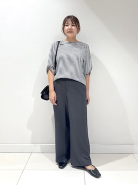 「INDIVI（インディヴィ）の【UVケア／吸汗速乾】凹凸素材ねじり袖トップス（Tシャツ/カットソー、ブラック系）」を使った、YUUKIさん（レディース・157cm）の夏コーディネート