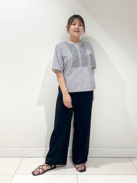 「INDIVI（インディヴィ）の【洗える】胸元タックフリルブラウス（シャツ/ブラウス、グレー系）」を使った、YUUKIさん（レディース・157cm）の夏コーディネート