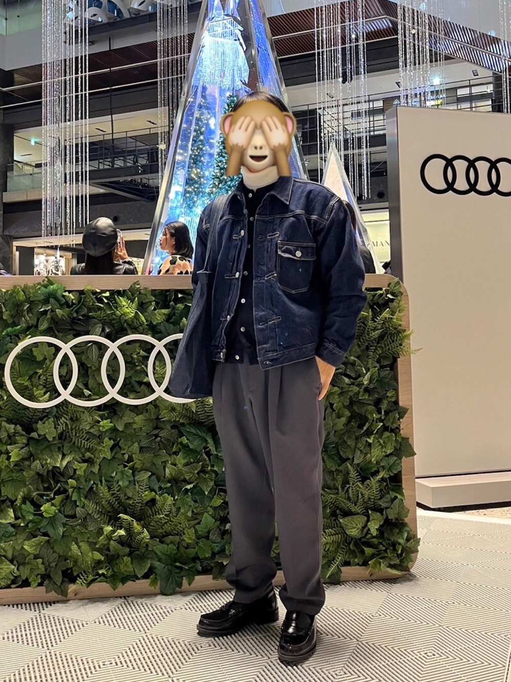 「タートルネック、デニムジャケット、スラックス、休日コーデ、シオタ、グラフペーパー」｜「HARUTAのHARUTA ハルタ メンズ ローファー 6550（ローファー、ブラック系）」を使った、kazukingさん（メンズ・163cm）の秋コーディネートの1枚目の写真
