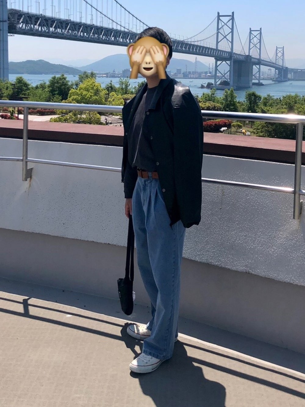 「休日コーデ、スニーカーコーデ、シンプル、デニムパンツ、はるコーデ、低身長」｜「BEAUTY&YOUTH UNITED ARROWSのアイテム（ブルゾン、ブラック系）」を使った、kazukingさん（メンズ・163cm）の春コーディネートの1枚目の写真