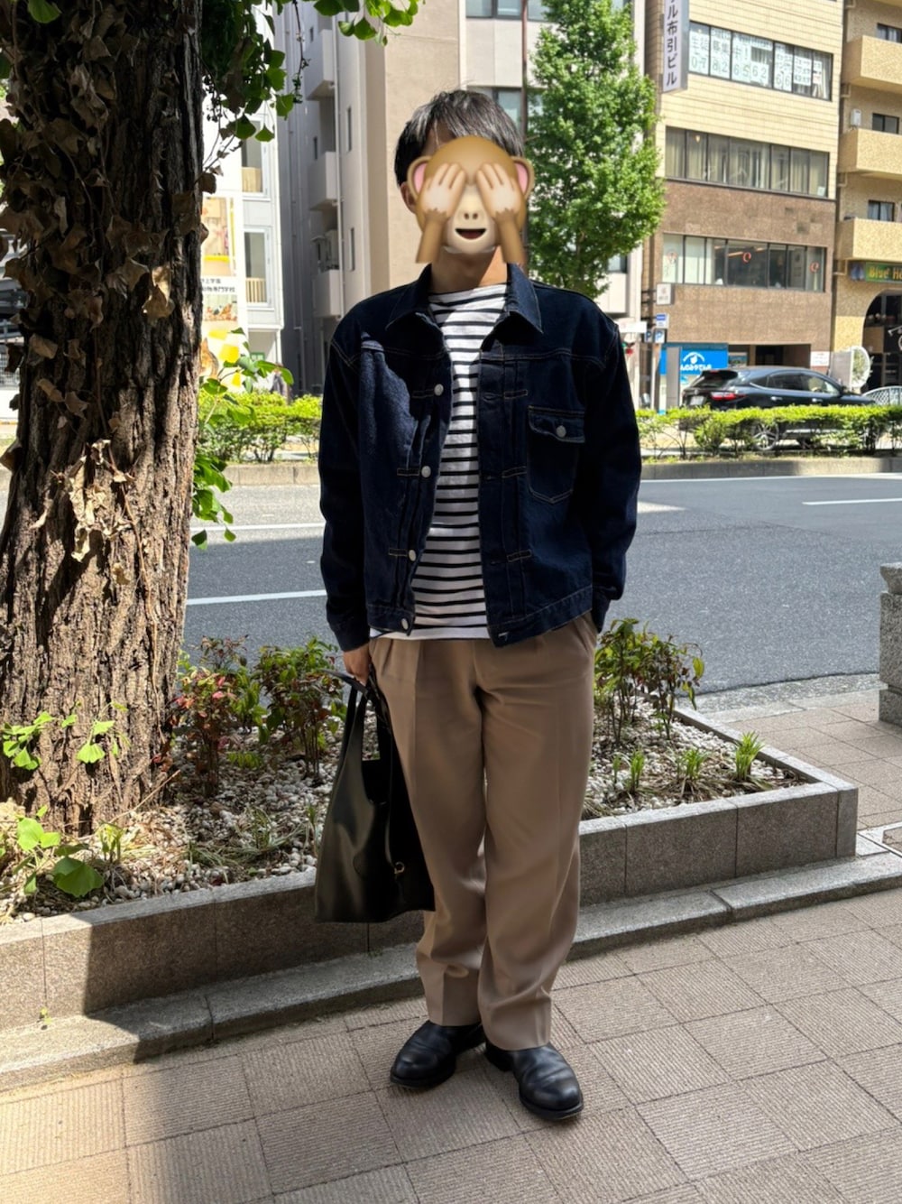 「春コーデ、デニムジャケット、スラックス、休日コーデ、シオタ、ロンT」｜「CIOTAのCIOTA / シオタ：本藍 スビンコットン 13,5oz デニムジャケット：JKLM-101M-NIDBL-D[STD]（デニムジャケット、ブルー系）」を使った、kazukingさん（メンズ・163cm）の春コーディネートの1枚目の写真