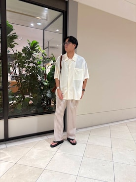 「URBAN RESEARCH（アーバンリサーチ）のGGG　Open Collar Short-Sleeve Shirts（シャツ/ブラウス、ホワイト系）」を使った、松井 颯真（マツイ ソウマ）さん（メンズ・175cm）の夏コーディネート