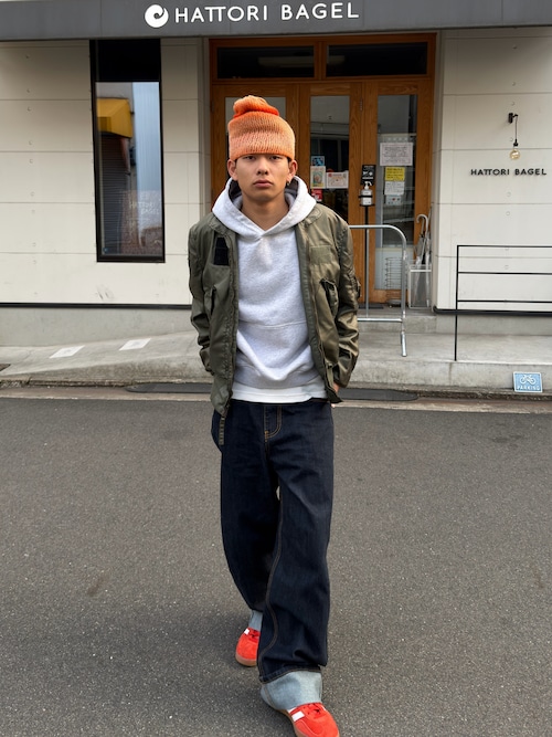 adidasのアイテムを使った「海外ストリート」の人気ファッション