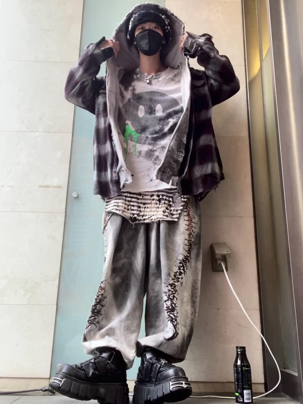 ZAC VARGASのTシャツ/カットソーを使った人気ファッション