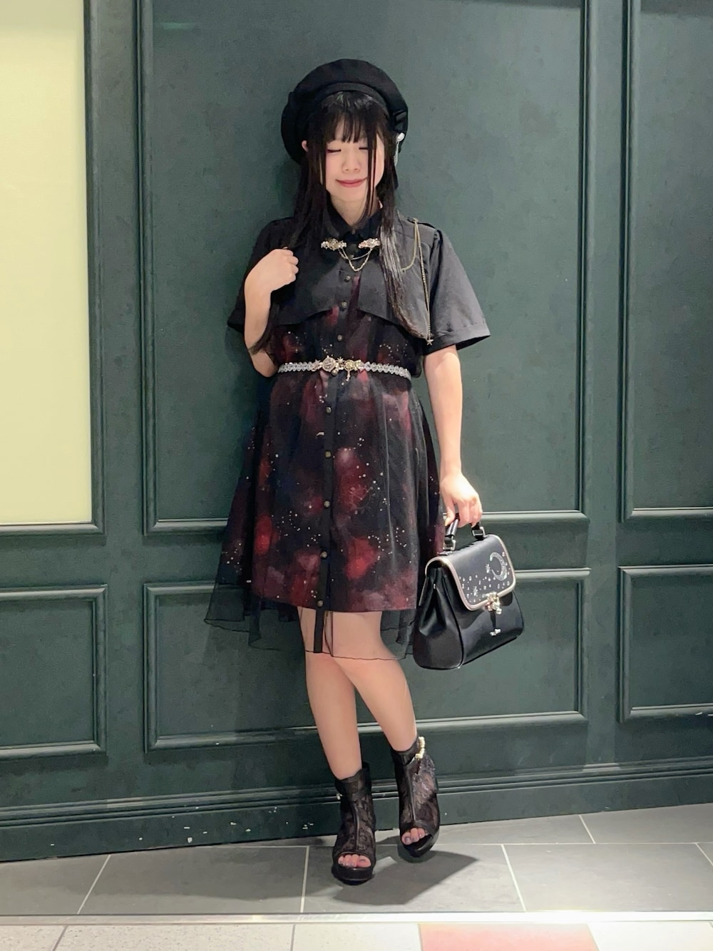 「axes femmeのステラプリントミニワンピース（ワンピース、ブラック系）」を使った、ぁゅゅさん（レディース・154cm）の夏コーディネートの1枚目の写真