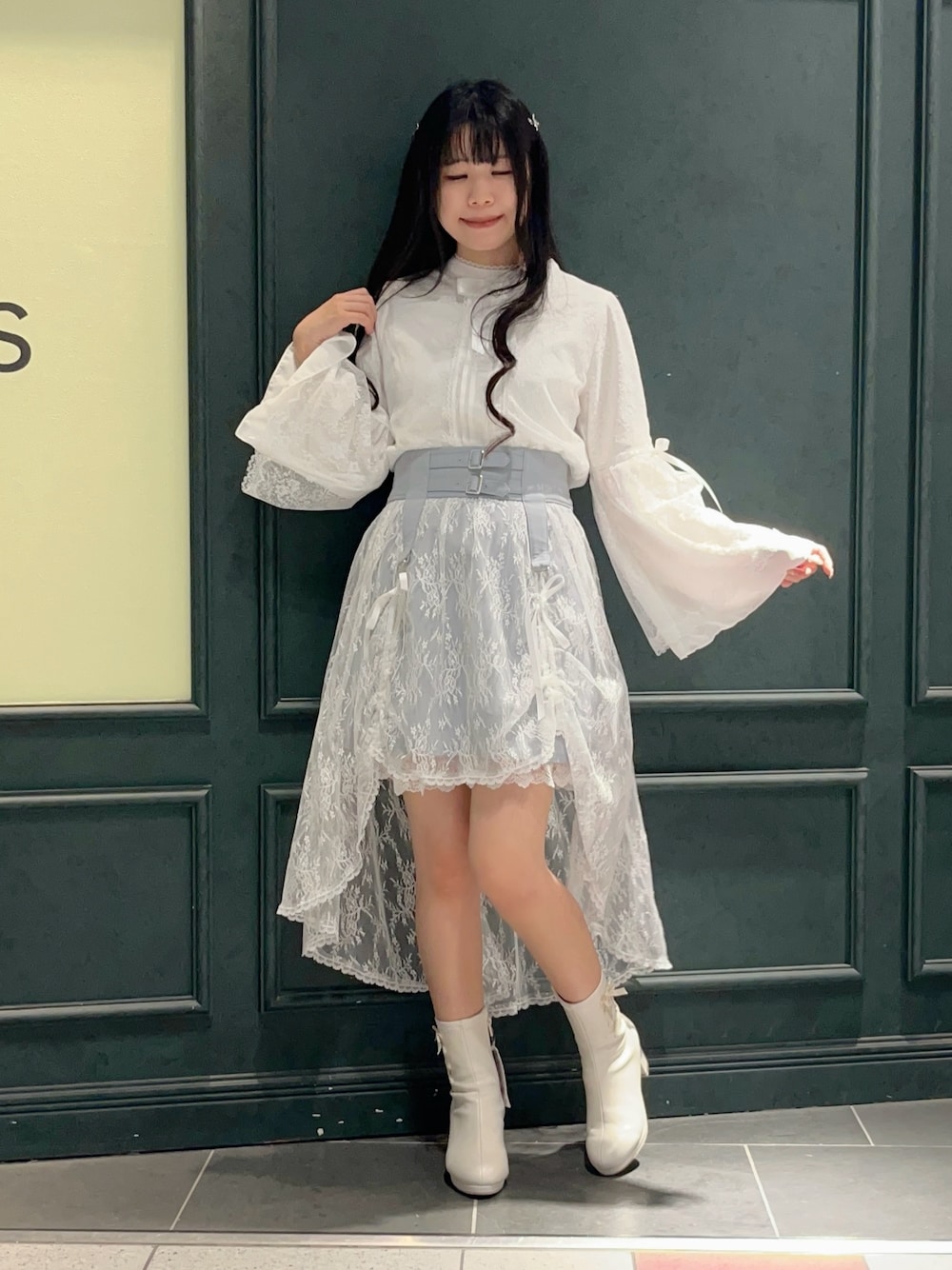 「axes femme、axes femme POETIQUE、ドロストスカート、淡色コーデ、スカート」｜「axes femme POETIQUEのコルセットレイヤードスカート（スカート、グレー系）」を使った、ぁゅゅさん（レディース・154cm）の秋コーディネートの1枚目の写真