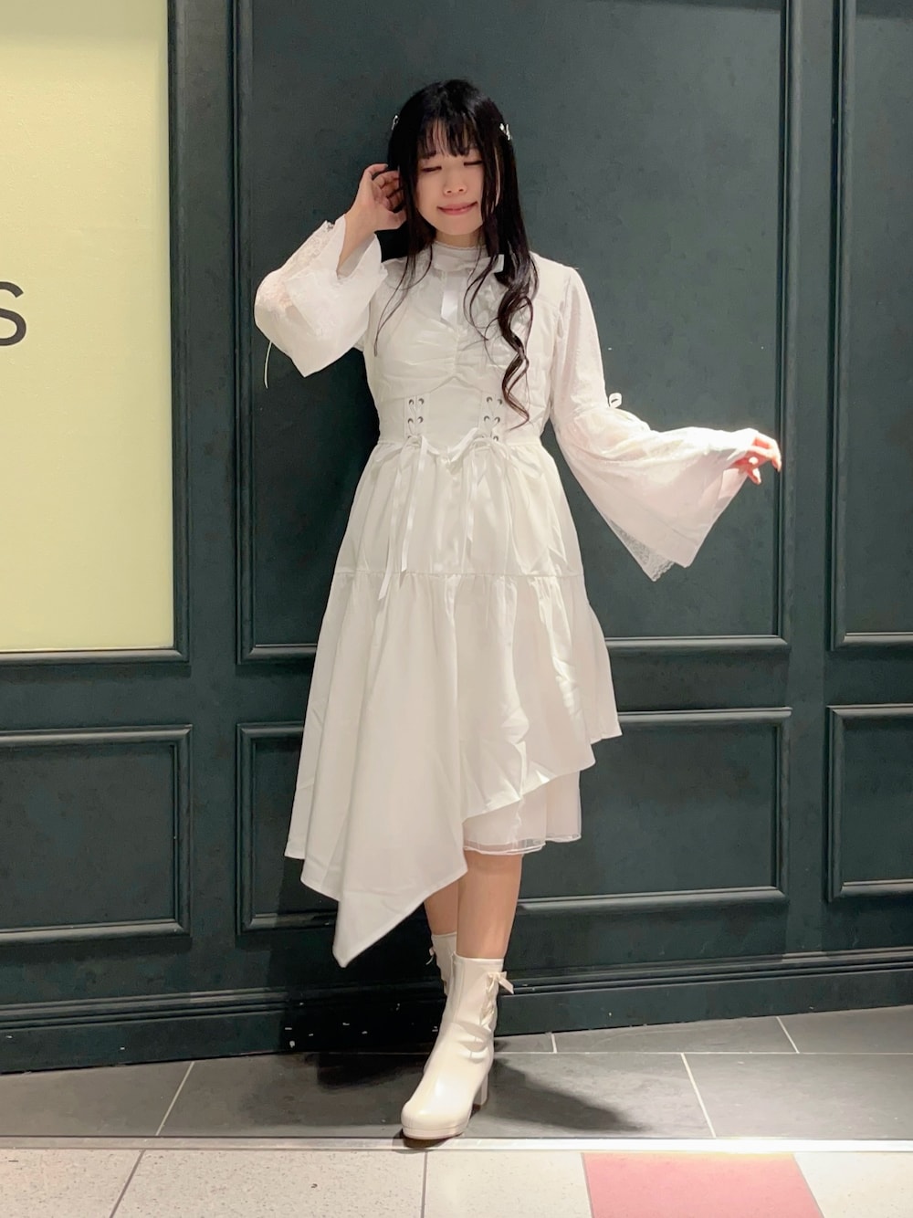 「axes femme POETIQUE、axes femme、白、白ワンピース、白コーデ、姫袖、white、テーマパークコーデ」｜「axes femme POETIQUEのリボン付レース姫袖ブラウス（シャツ/ブラウス、ホワイト系）」を使った、ぁゅゅさん（レディース・154cm）の秋コーディネートの1枚目の写真