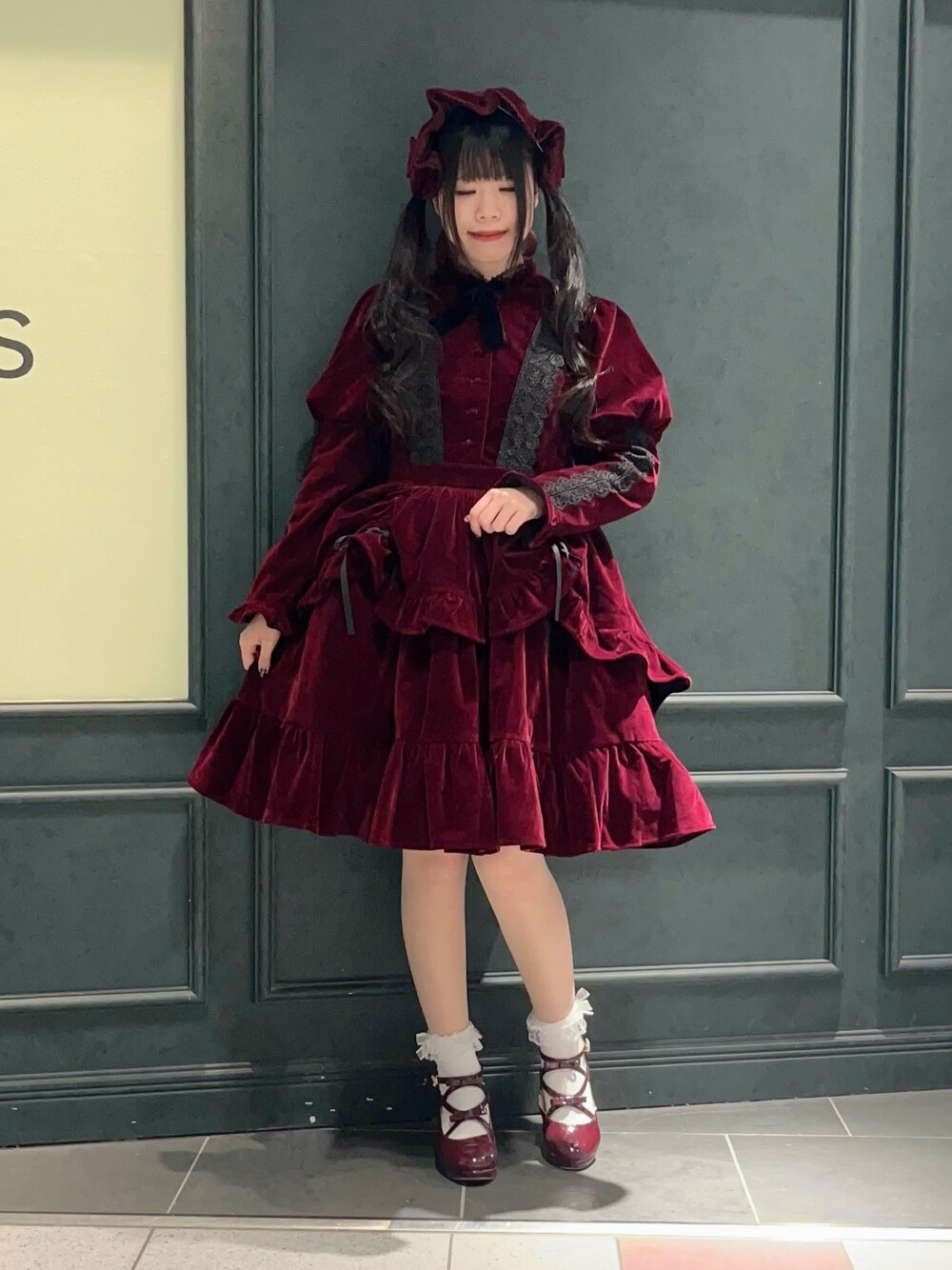 「axes femme、axes femme kawaii、ワインレッド、ワイン、ベルベット、ワンピース、低身長、冬コーデ、ロリータ」｜「axes femme kawaiiのベルベットドールワンピース（ワンピース、レッド系）」を使った、ぁゅゅさん（レディース・154cm）の秋コーディネートの1枚目の写真