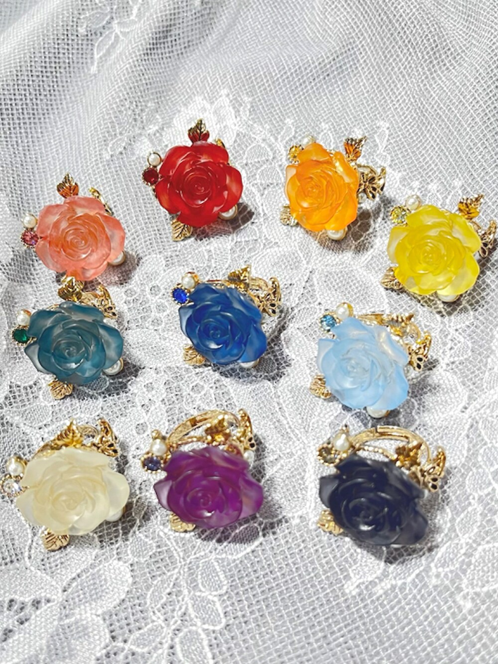 「axes femme、axes、推し活、推し活コーデ、指輪、リング、アクセサリー、アクセサリー重ね付け、カラフル、推し色コーデ、推しカラー」｜「axes femmeのフェイバリットローズリング（リング、ホワイト系）」を使った、ぁゅゅさん（レディース・154cm）の春コーディネートの1枚目の写真
