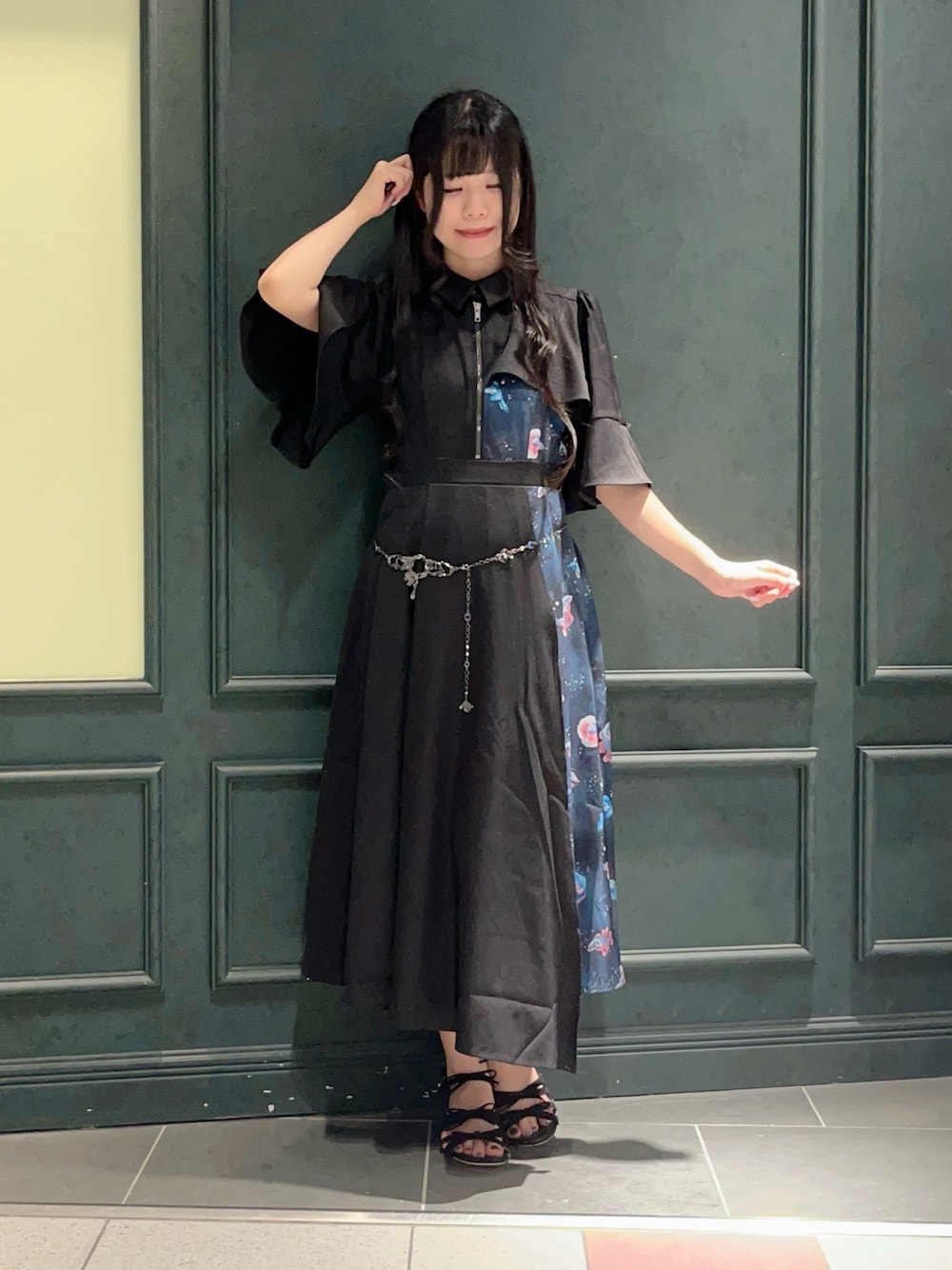 「axes femme POETIQUE、POETIQUE、ランブルフィッシュ、ベタ、魚、魚柄、夏、夏コーデ、低身長、低身長コーデ、モード、モード系、モードスタイル、夏ファッション」｜「axes femme POETIQUEのランブルフィッシュワンピース（ワンピース、ブラック系）」を使った、ぁゅゅさん（レディース・154cm）の夏コーディネートの1枚目の写真