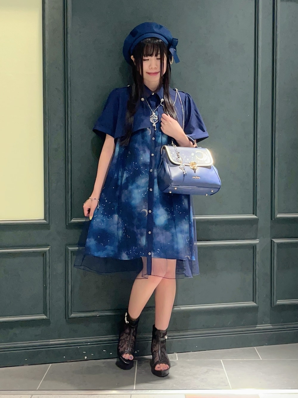 「axes femme、星、星柄、月、星座、夜空、双子コーデ、参戦服、参戦服コーデ、ミニワンピ、夏、夏コーデ、低身長、ベレー帽」｜「axes femmeのステラプリントミニワンピース（ワンピース、ブルー系）」を使った、ぁゅゅさん（レディース・154cm）の夏コーディネートの1枚目の写真