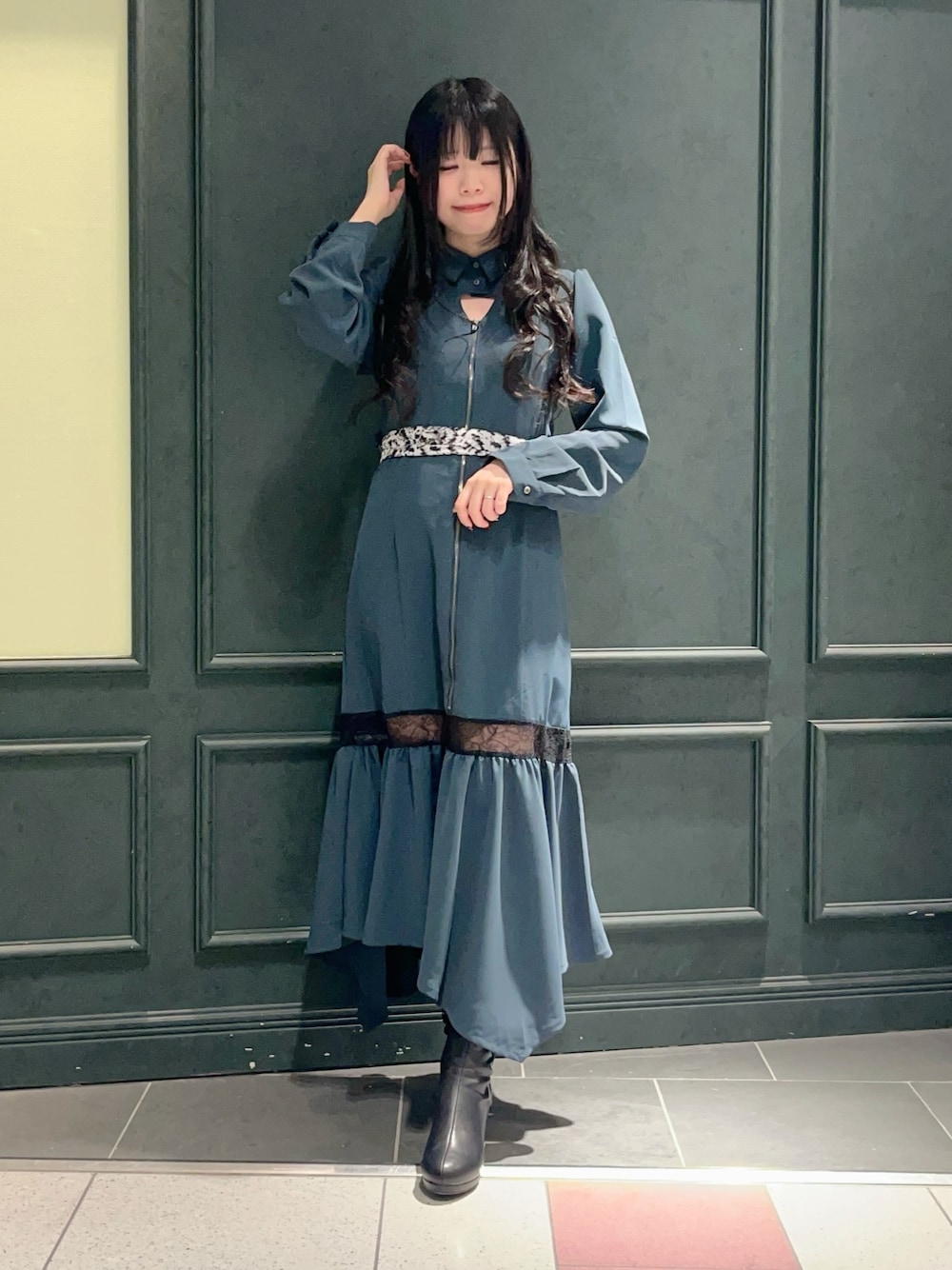 「axes femme、axes femme POETIQUE、ワンピース、ワンピーススタイル、大人かわいい、きれいめ、きれいめコーディネート、グリーン、細見え、ベルト」｜「axes femme POETIQUEのスネークベルトロングワンピース（ワンピース、ブルー系）」を使った、ぁゅゅさん（レディース・154cm）の冬コーディネートの1枚目の写真