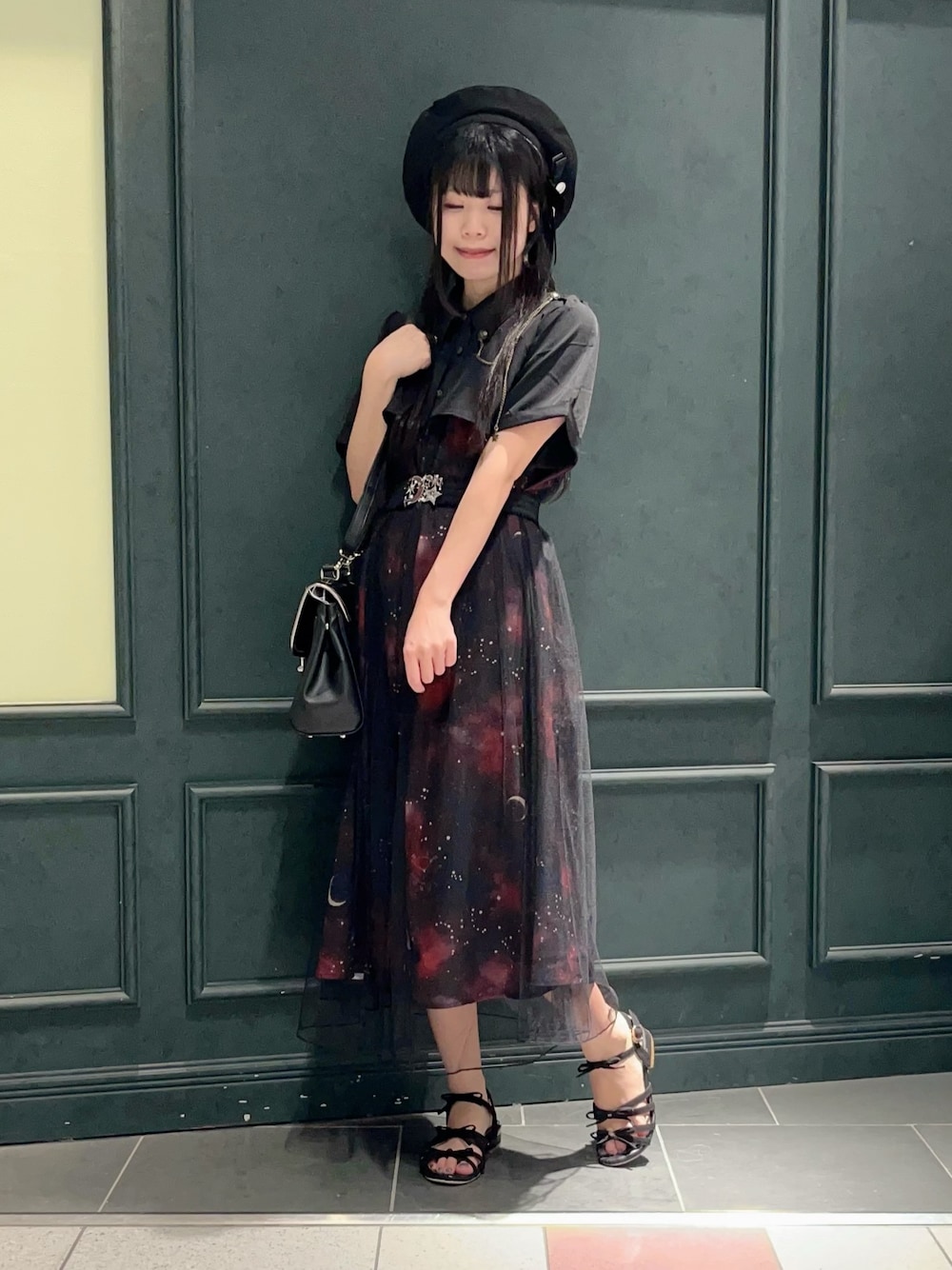 「axes femme、星座、星柄、推し活コーデ、低身長、低身長コーデ、夏、夏コーデ、おでかけコーデ、ワンピース、参戦服、星モチーフ、赤、黒、推し活」｜「axes femmeのステラプリントシャツワンピース（ワンピース、ブラック系）」を使った、ぁゅゅさん（レディース・154cm）の夏コーディネートの1枚目の写真