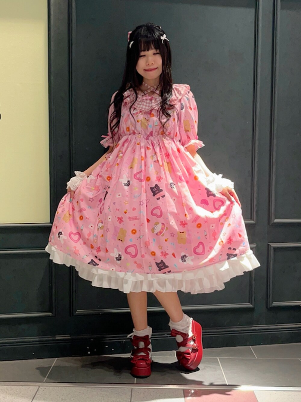 「axes femme、axes femme kawaii、ピンク、ガーリー、低身長」｜「axes femme kawaiiのハッピーバカンス柄ワンピース（ワンピース、ピンク系）」を使った、ぁゅゅさん（レディース・154cm）の冬コーディネートの1枚目の写真