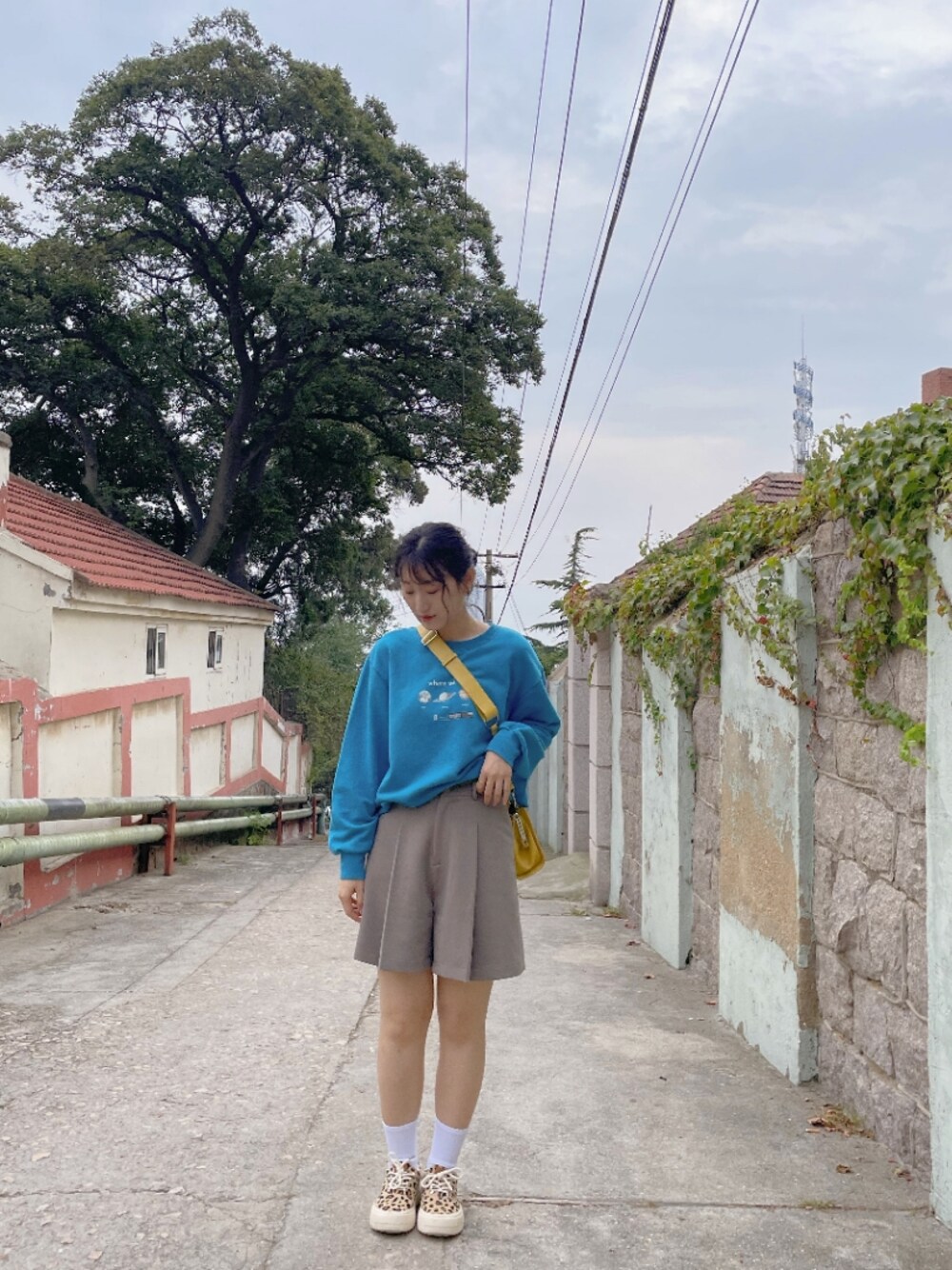 「ootd、秋のコーデ」｜「MOUSSYのアイテム（パーカー、ブルー系）」を使った、きよさん（レディース・164cm）の秋コーディネートの1枚目の写真