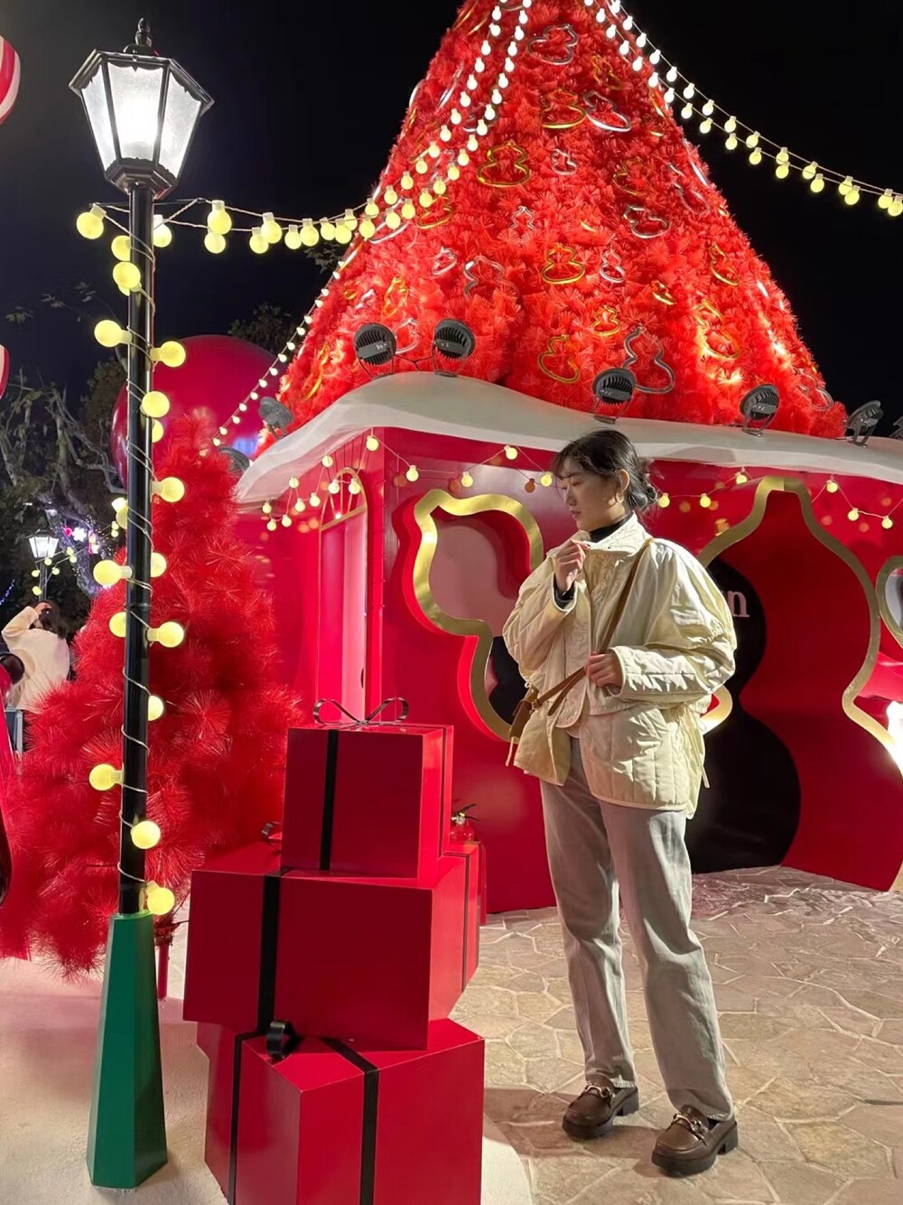 「ootd、クリスマス、冬コーデ」｜「Heatherのワイドストレートデニムパンツ　888687（デニムパンツ、グレー系）」を使った、きよさん（レディース・164cm）の冬コーディネートの1枚目の写真