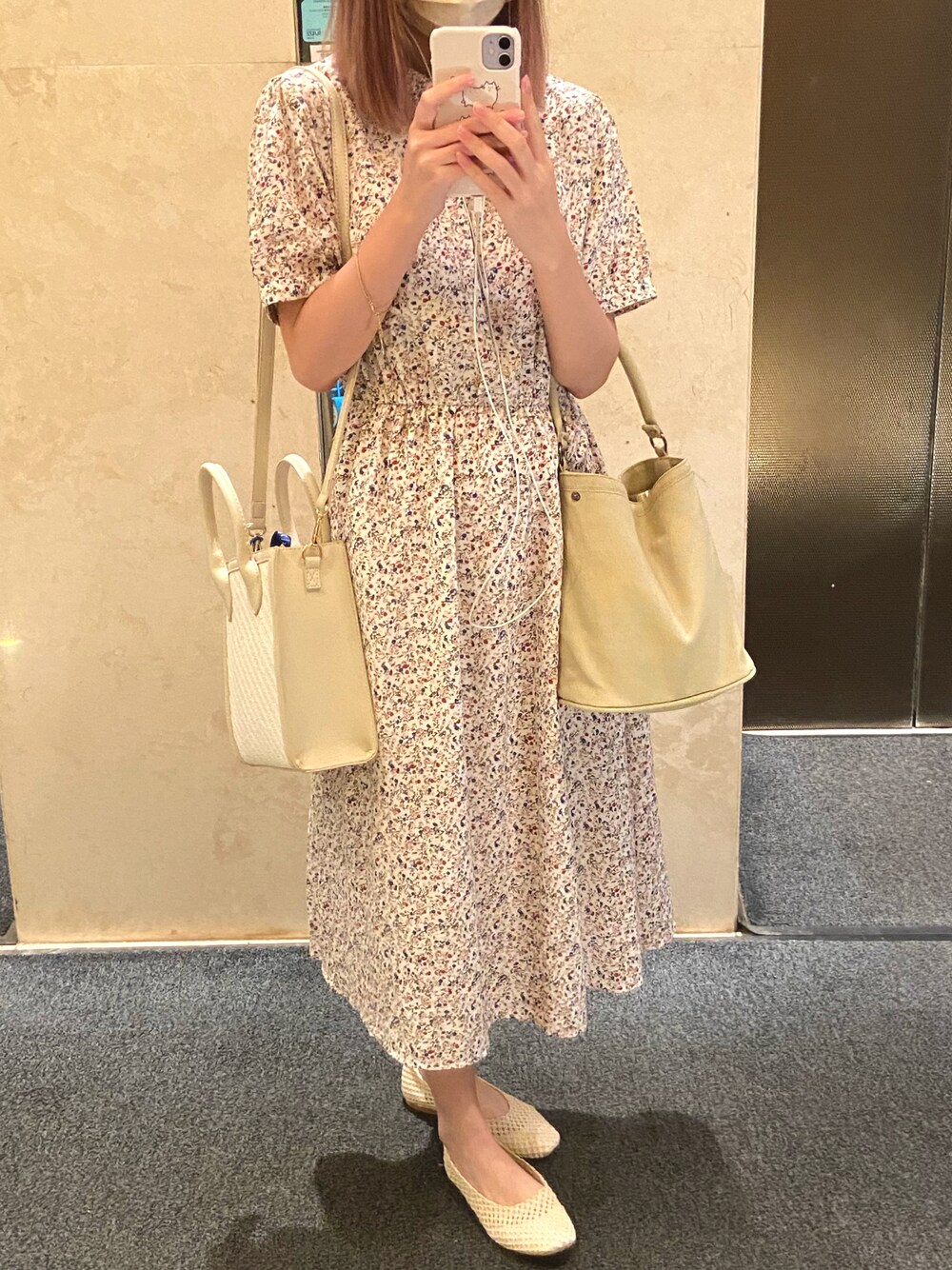 「仕事コーデ」｜「LOWRYS FARMのアイテム（ショルダーバッグ、ベージュ系）」を使った、sherinshさん（レディース・156cm）の夏コーディネートの1枚目の写真