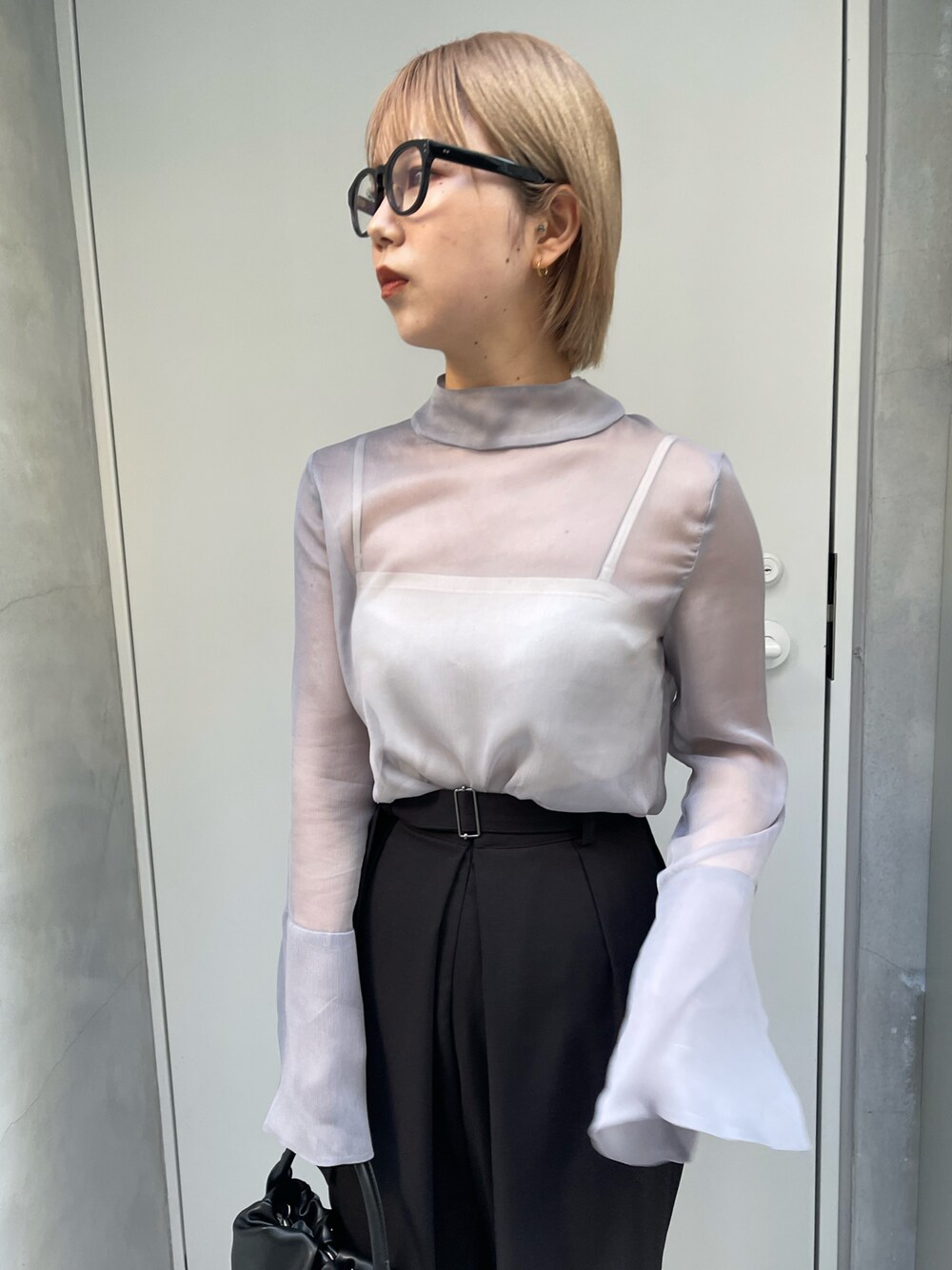「春コーデ、おしゃれさんと繋がりたい、ブラウス、春、ootd、オトナ女子、シアートップス、いいね、save、フォローお願いします🤑」｜「I_amのアイテム（シャツ/ブラウス、ブルー系）」を使った、mmtaro10さん（レディース・155cm）の冬コーディネートの1枚目の写真