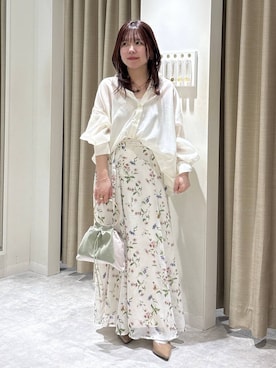 「mysty woman（ミスティウーマン）のバックデザインシアーシャツ574355（Shirts、ホワイト系）」を使った、harunaさん（レディース・147cm）の春コーディネート