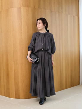 「le.coeur blanc（ルクールブラン）のウールタッチ袖シャーリングブラウス（シャツ/ブラウス、グレー系）」を使った、hinaさん（レディース・155cm）の秋コーディネート
