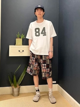 「ナンバリングT」｜B:MING by BEAMS MENさん（メンズ・180cm）の春コーディネート