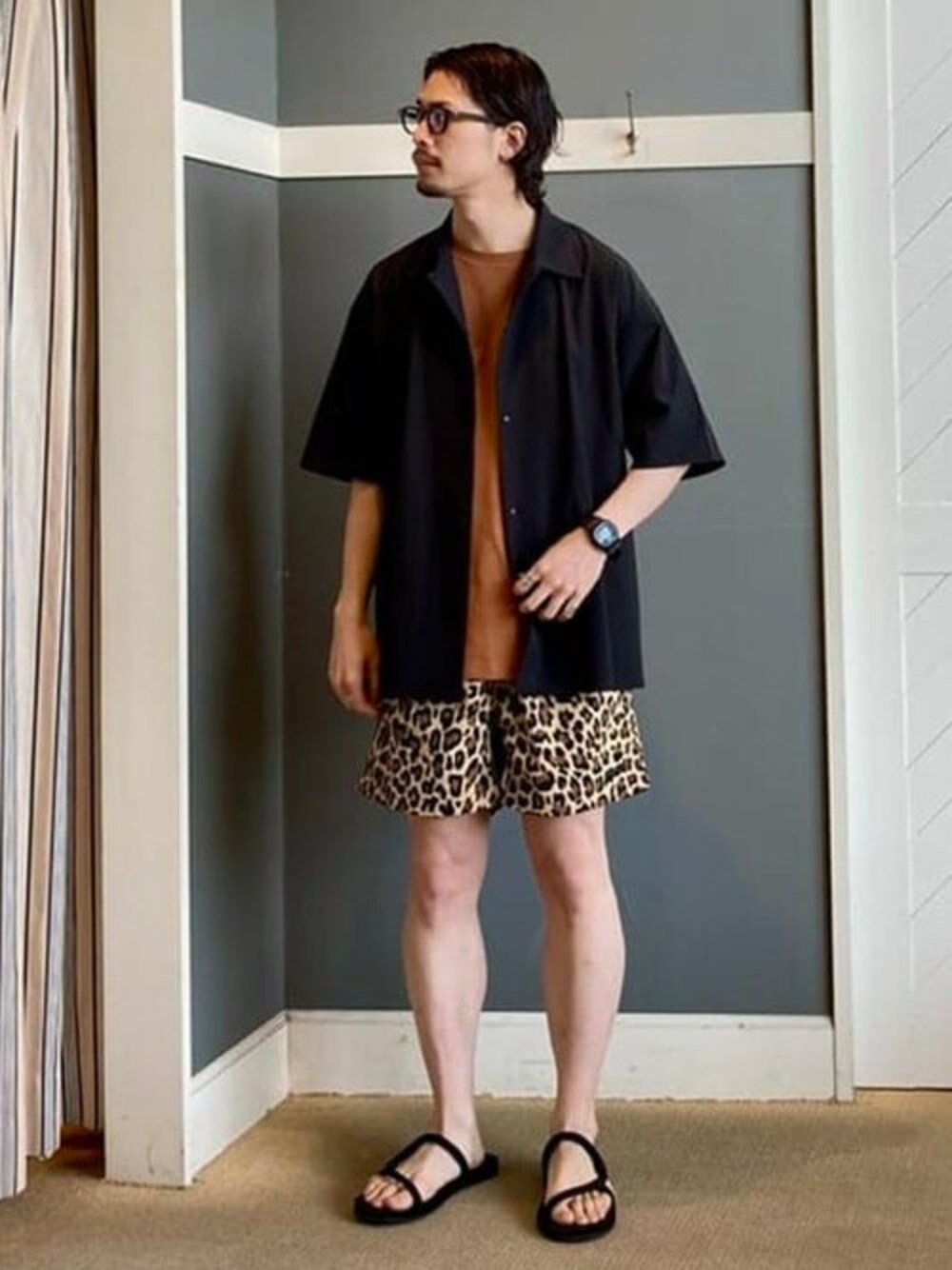 「ビッグシルエット、ストリート、ハーフパンツ、お出かけコーデ、夏コーデ、カラーコーデ、オープンカラーシャツ」｜「B:MING by BEAMSのB:MING by BEAMS / ユーティリティ ショートスリーブ シャツ（シャツ/ブラウス、ブラック系）」を使った、B:MING by BEAMS MENさん（メンズ・176cm）の夏コーディネートの1枚目の写真