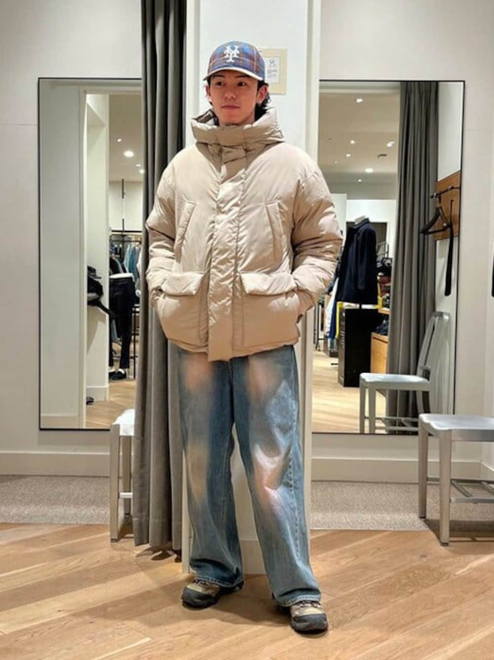 「ダウンジャケット、ダウン、冬コーデ、休日スタイル、お出かけコーデ、冬アウター」｜「NEW ERAのNEW ERA x B:MING by BEAMS / 別注 950 レトロクラウン チェック キャップ（キャップ、その他）」を使った、B:MING by BEAMS MENさん（メンズ・174cm）の冬コーディネートの1枚目の写真