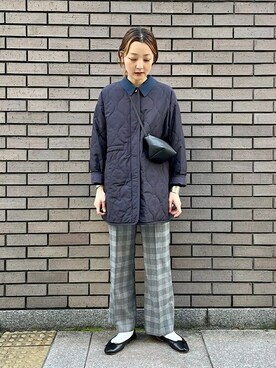 「センタープレスパンツ」｜「アイテム（その他アウター）」を使った、阿部さん（レディース・165cm）の秋コーディネート