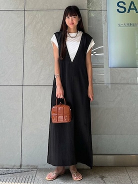 「アイテム（ジャンパースカート）」を使った、安孫子さん（レディース・155cm）の夏コーディネート