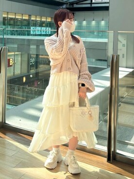 「MAJESTIC LEGON（マジェスティックレゴン）の2WAYデコリボンスニーカー（スニーカー、ホワイト系）」を使った、みいぴさん（レディース・153cm）の秋コーディネート