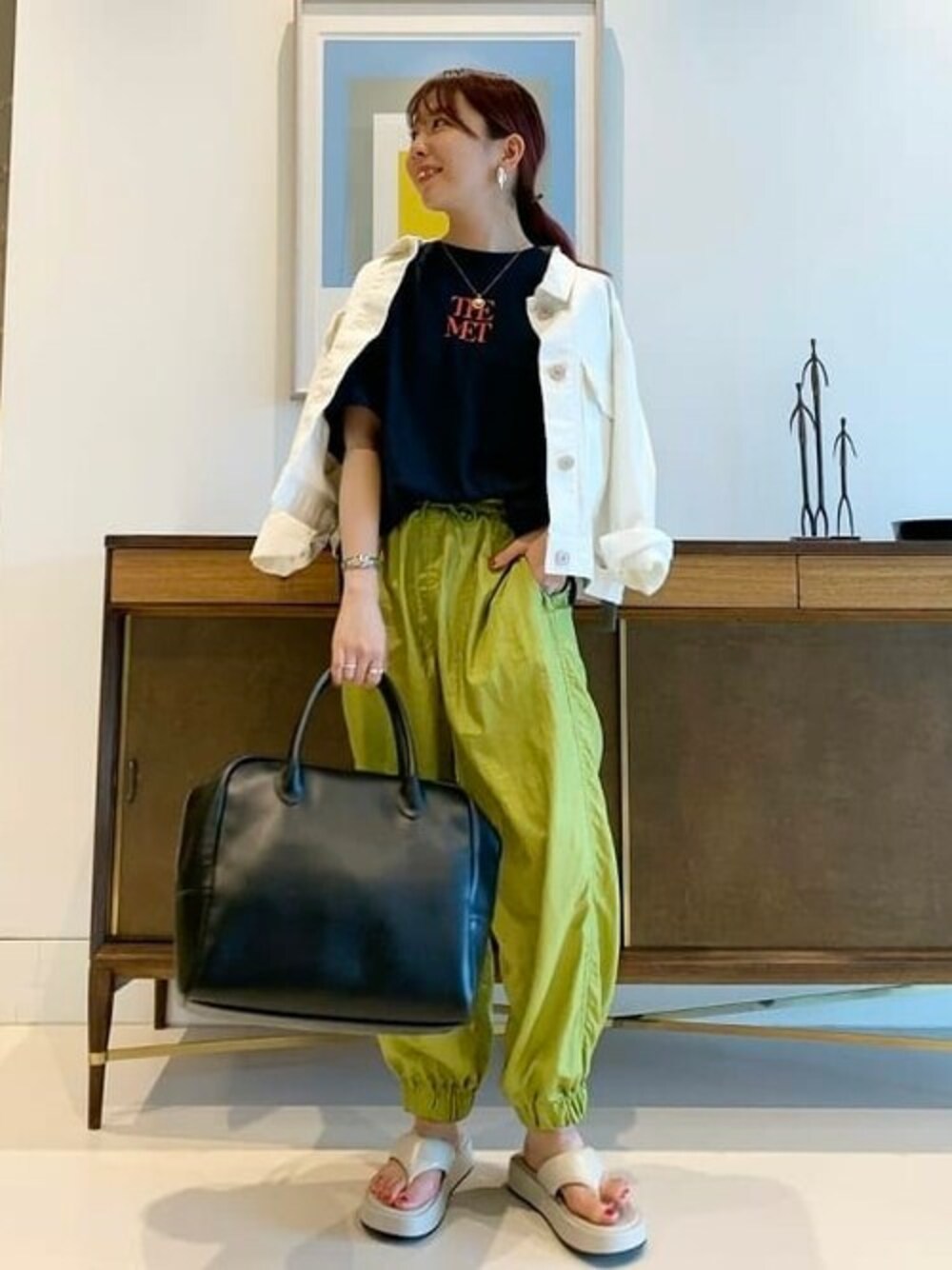 「デニム、トレンド、ロゴT、デニムジャケット、BEAMS、Gジャン、ホワイトデニム、サンダル、春夏コーデ、beamsdot」｜「BeAMS DOTの【WEB限定】BeAMS DOT / ビッグポケット Gジャン（ブルゾン、ホワイト系）」を使った、BeAMS DOTさん（レディース・158cm）の夏コーディネートの1枚目の写真