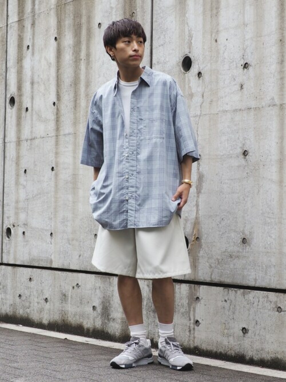 「チェック、シャツ、ハーフパンツ、シャツスタイル」｜「BeAMS DOTの【WEB限定】BeAMS DOT / チェック オーバーシャツ（シャツ/ブラウス、ブルー系）」を使った、BeAMS DOTさん（メンズ・172cm）の夏コーディネートの1枚目の写真