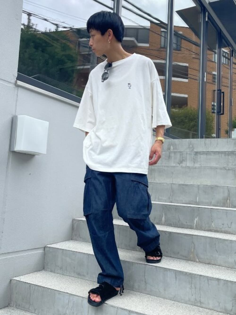 「デニム、ビッグシルエット、カーゴパンツ、白Tシャツ」｜「BeAMS DOTの【WEB限定】BeAMS DOT / アイスクリーム プリントTシャツ（Tシャツ/カットソー、ブルー系）」を使った、BeAMS DOTさん（レディース・172cm）の夏コーディネートの1枚目の写真