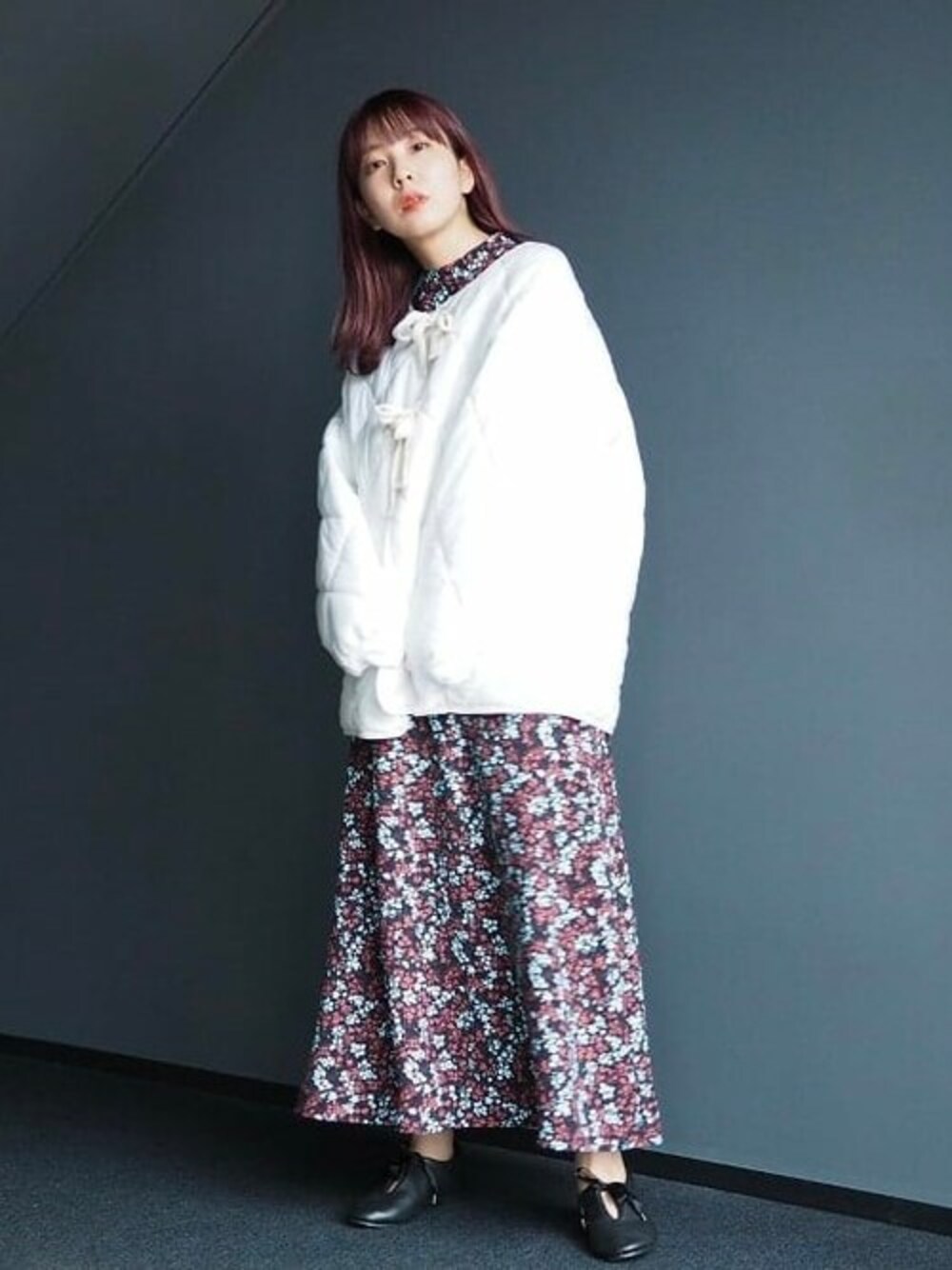 「アウター、ワンピース、トレンド、花柄、キルティング、BEAMS、キルティングジャケット、ロングワンピース、秋冬コーデ、beamsdot」｜「B:MING by BEAMSのB:MING by BEAMS / フラワープリント ワンピース 22SS（ワンピース、ブラック系）」を使った、BeAMS DOTさん（レディース・158cm）の夏コーディネートの1枚目の写真