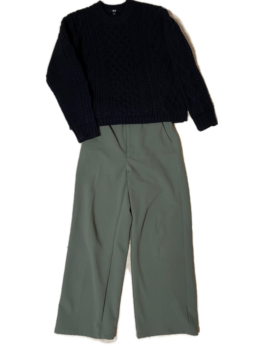 「GUコーデ、UNIQLOコーデ」｜「GUのアイテム（スラックス、グリーン系）」を使った、suzuさん（レディース・147cm）の冬コーディネートの1枚目の写真
