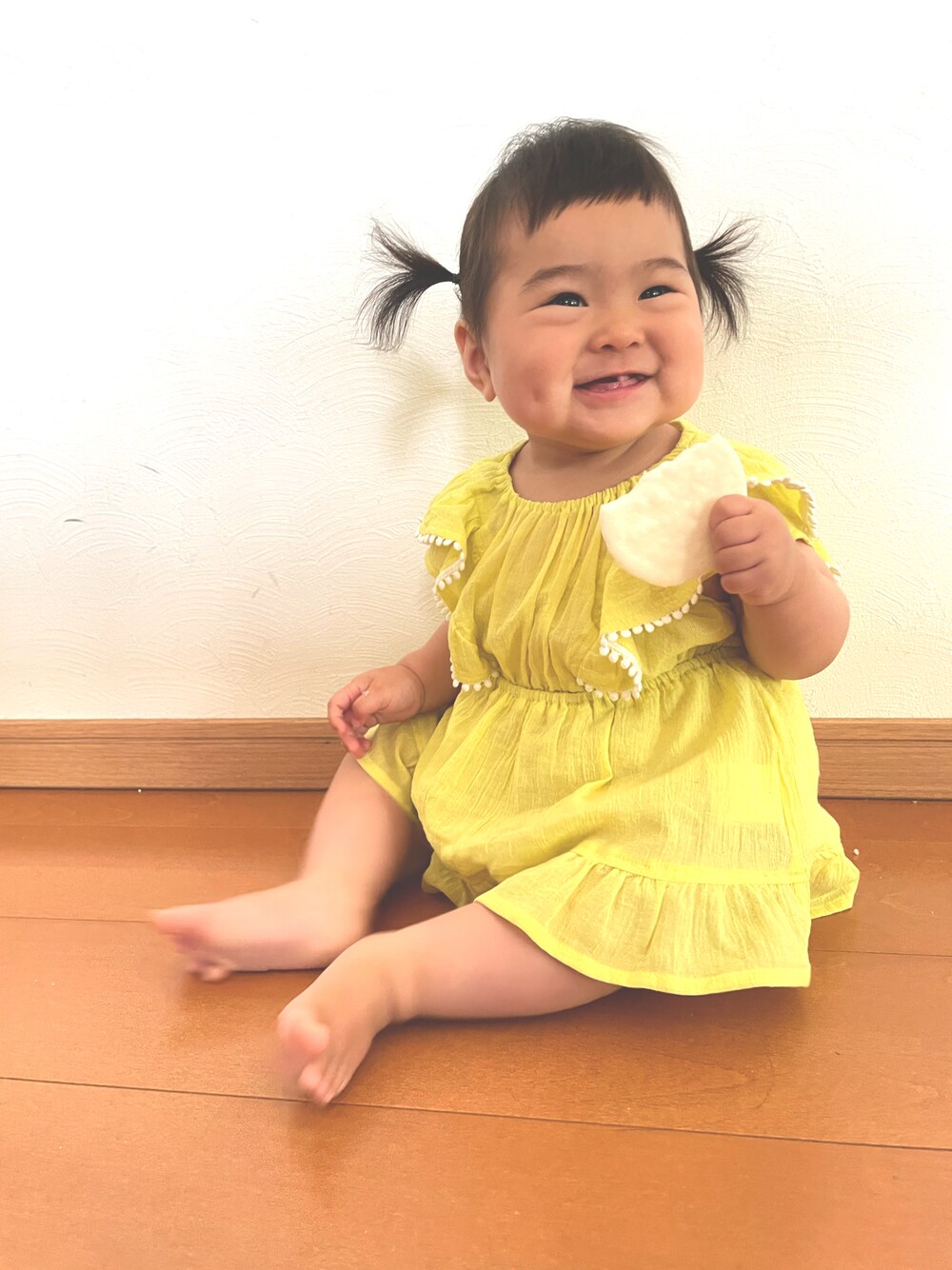 「西松屋のアイテム（ワンピース、イエロー系）」を使った、you.さん（キッズ・90cm）の夏コーディネートの1枚目の写真