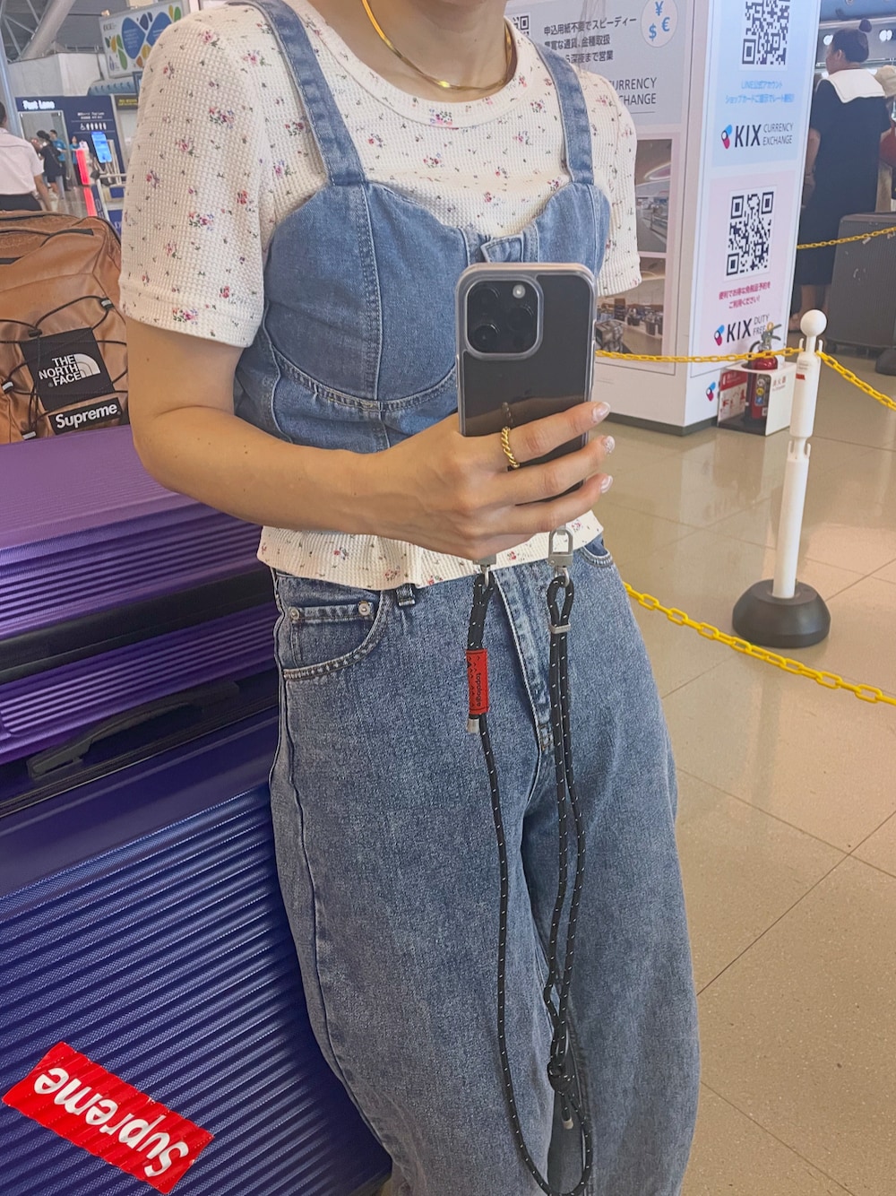 「PR、トポロジー、Topologie、スマホケース、WC、デニム」｜「Topologieの＜Topologie（トポロジー）＞Verdon iPhone13 スマホケース（スマホケース/カバー、ブラック系）」を使った、mikiviciousさん（レディース・162cm）の夏コーディネートの1枚目の写真