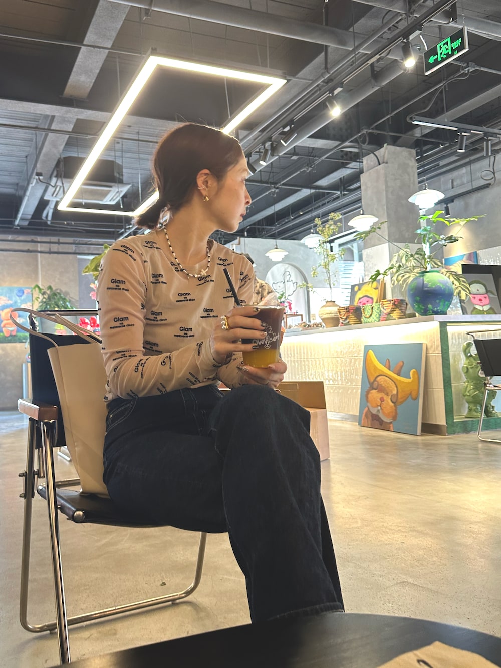 「旅行コーデ、maisonspecial」｜「MAISON SPECIALのフロッキーグラムシアークルートップ【MAISON SPECIAL/メゾンスペシャル】（Tシャツ/カットソー、ベージュ系）」を使った、mikiviciousさん（レディース・162cm）の夏コーディネートの1枚目の写真