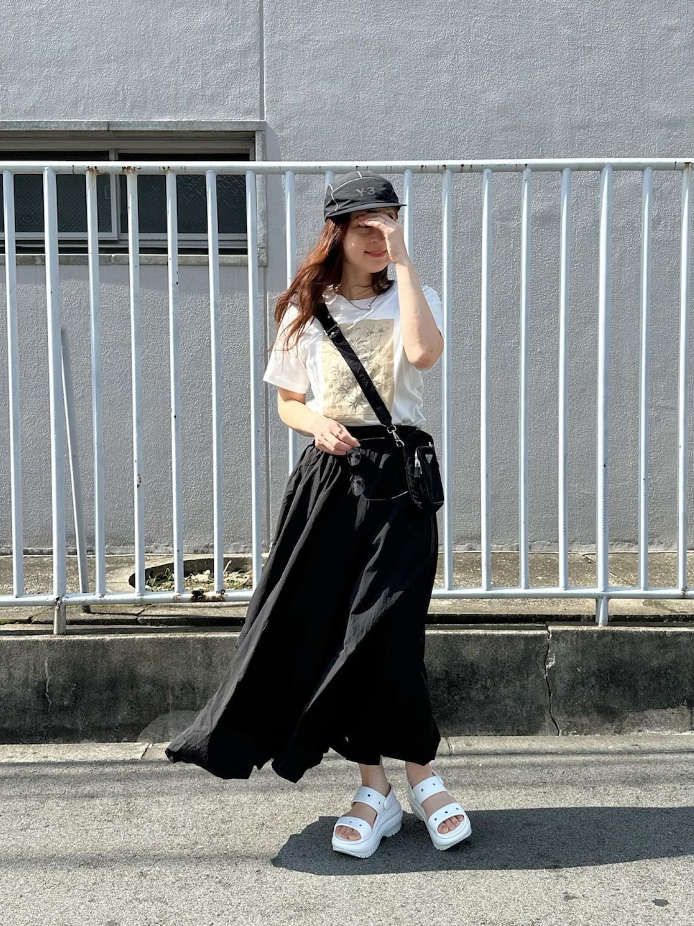 「RECTANGLE、rectangle_official、タフタバルーンスカート、ロングスカート、モノトーン、crocs、Y-3、PR、rectangle_code」｜「rectangleのタフタバルーンスカート（スカート、ブラック系）」を使った、mikiviciousさん（レディース・162cm）の春コーディネートの1枚目の写真