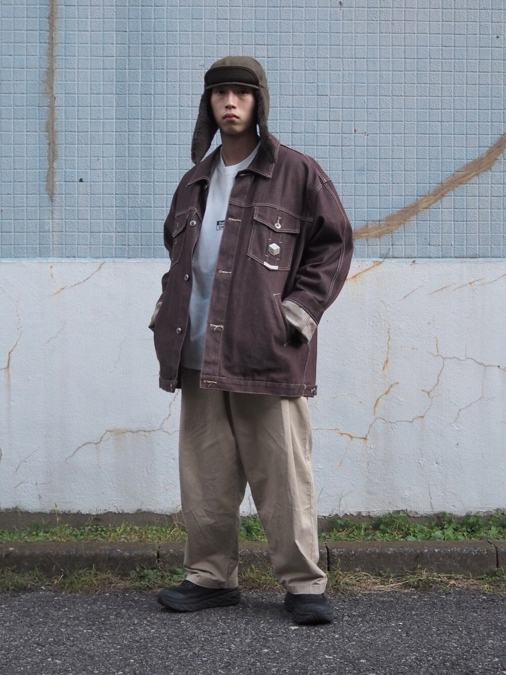 「ロンT、ブラウン、古着MIX、ビッグシルエット、ミリタリージャケット、休日スタイル、フライトキャップ、古着コーデ、ワイドパンツ、秋服、キャップ、ゆるコーデ、オーバーサイズ、カジュアルコーデ、ビックシルエット」｜「MAISON Birthの[MAISON Birth / メゾンバース]　C/W FLIGHT CAP（キャップ、グリーン系）」を使った、とやさん（メンズ・170cm）の秋コーディネートの1枚目の写真
