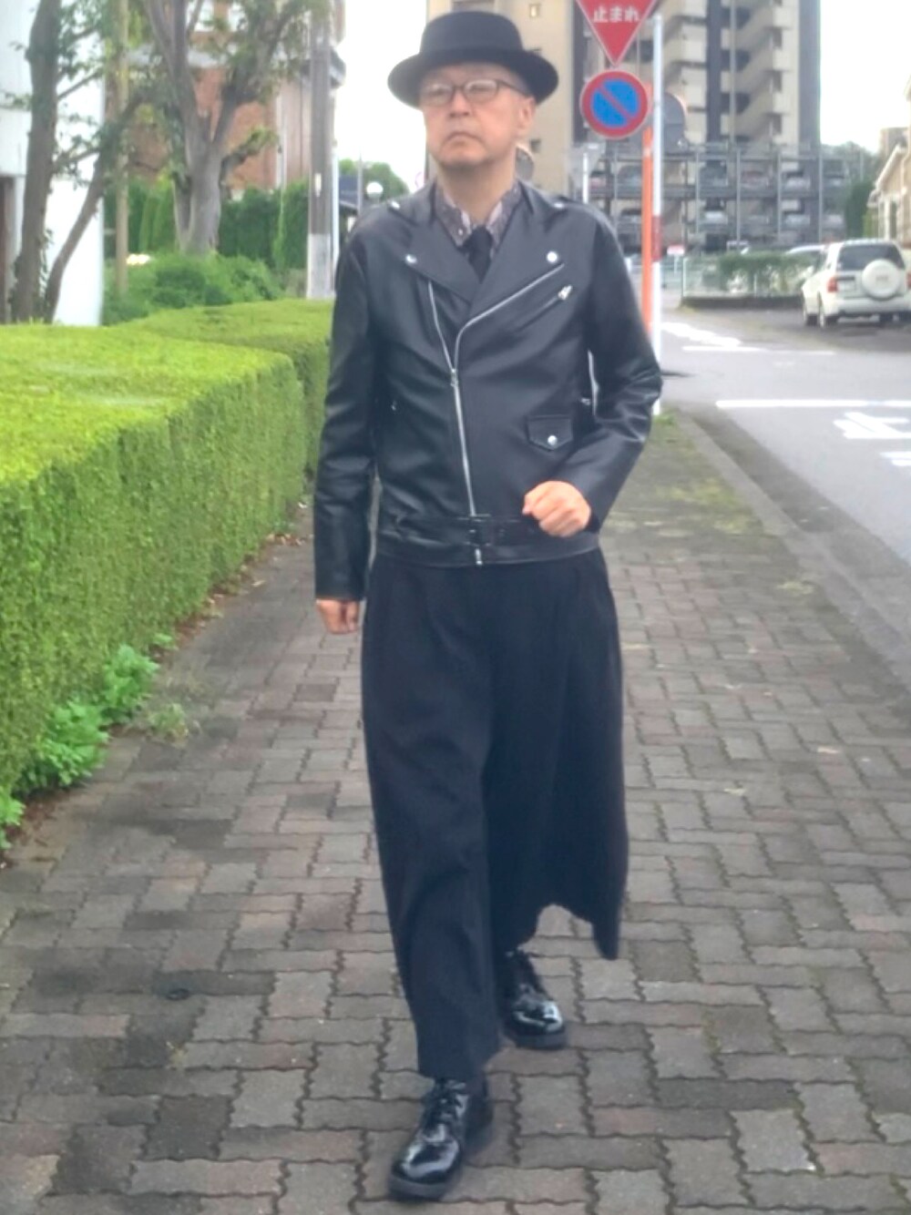 「トラッド、バギーパンツ、ダブルライダース、大人かわいい、WEAR文芸部」｜「海外通販のアイテム（ライダースジャケット、ブラック系）」を使った、でゑさん（メンズ・175cm）の秋コーディネートの1枚目の写真