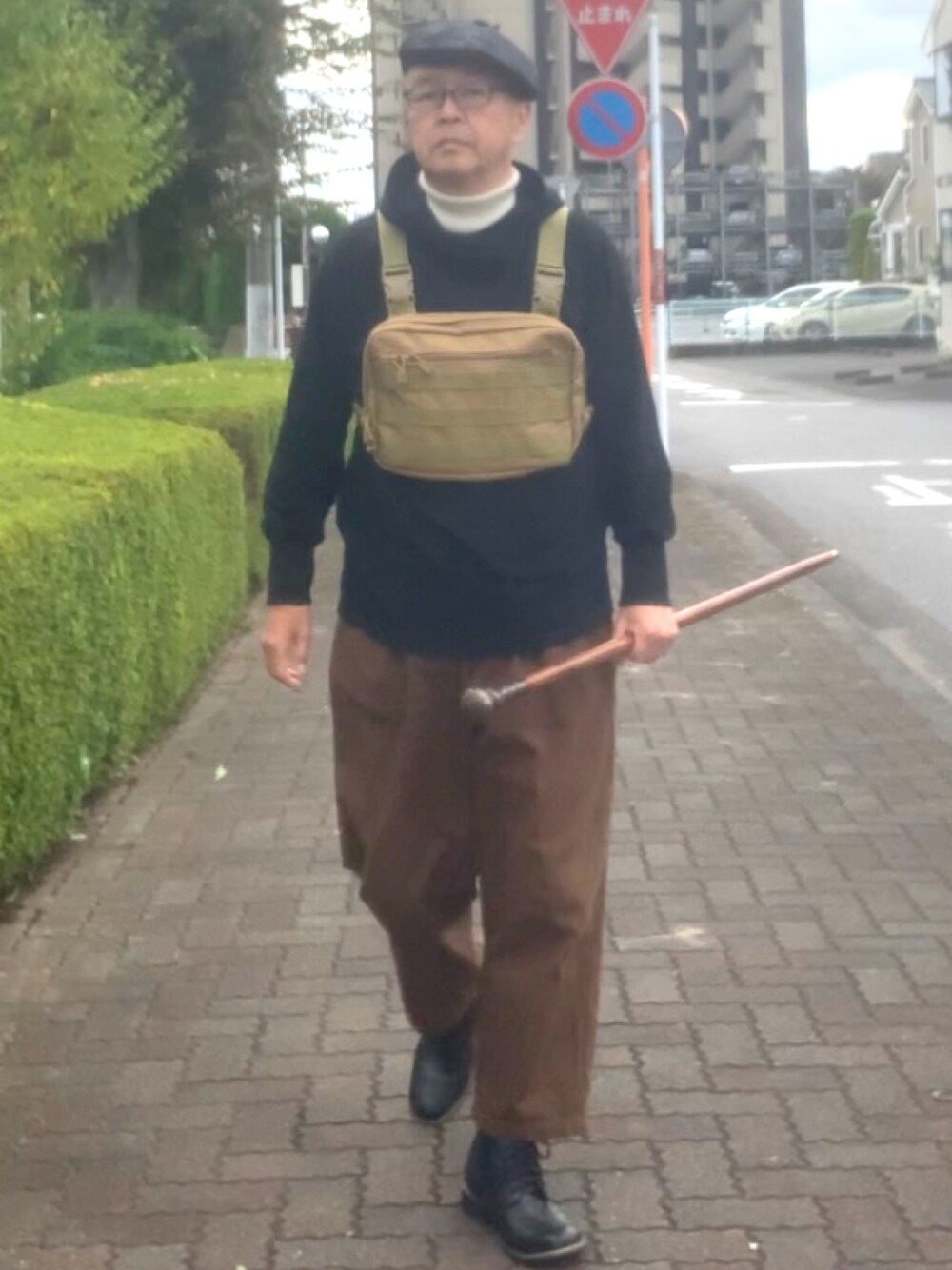 「トラッド、パーカーコーデ、バギーパンツ、キャスケット、WEAR文芸部」｜「海外通販品のアイテム（ボディバッグ/ウエストポーチ、ベージュ系）」を使った、でゑさん（メンズ・175cm）の秋コーディネートの1枚目の写真
